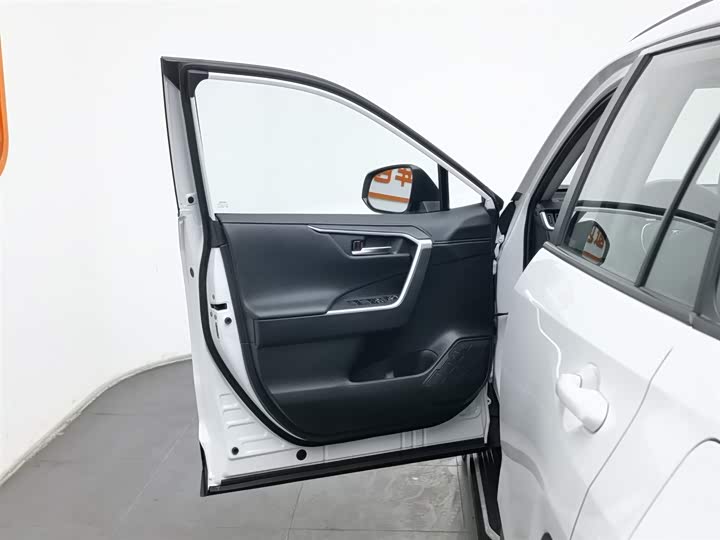 Фото 8 - Toyota Wildlander