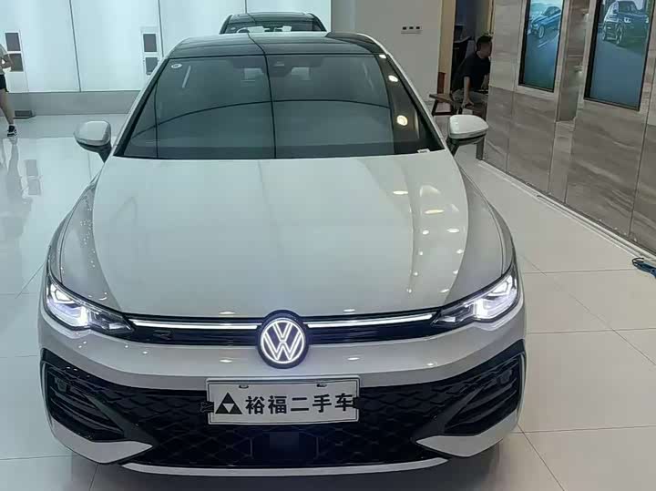 Фото 2 - Volkswagen Golf