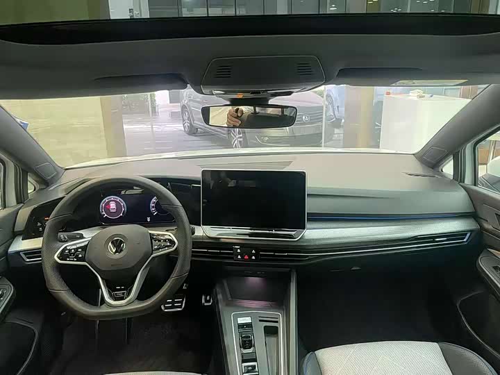 Фото 4 - Volkswagen Golf