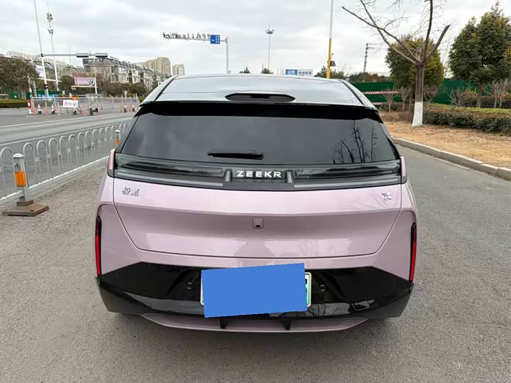 Фото 8 - Zeekr X