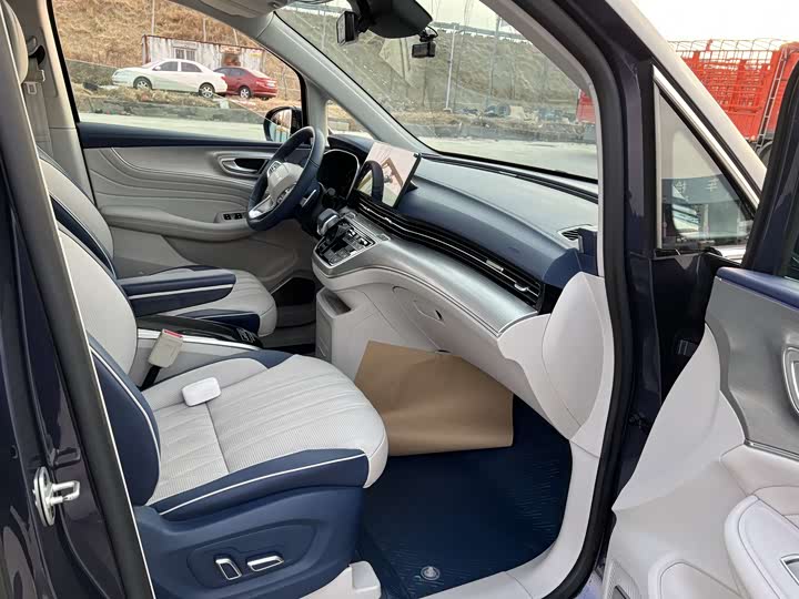 Photo 4 - Roewe iMax 8