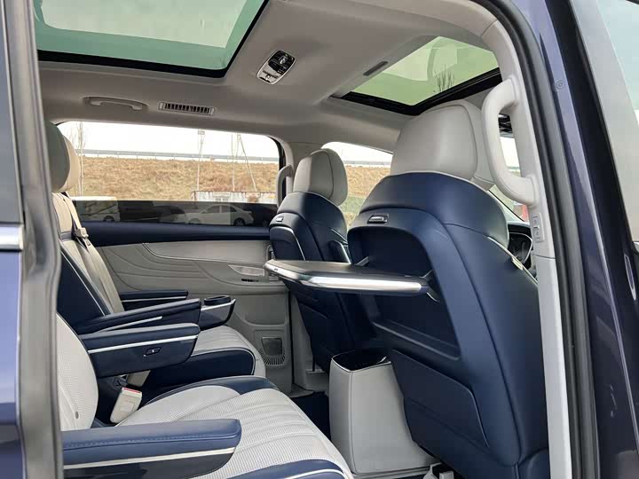 Photo 5 - Roewe iMax 8