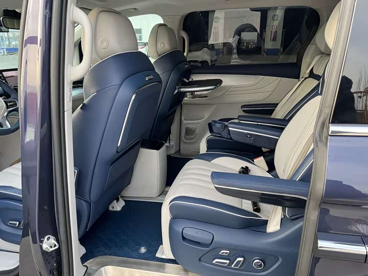 Photo 7 - Roewe iMax 8