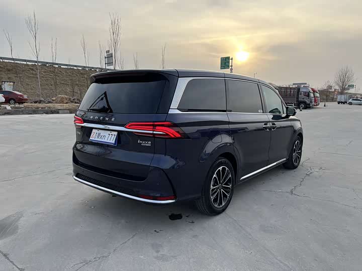 Photo 9 - Roewe iMax 8