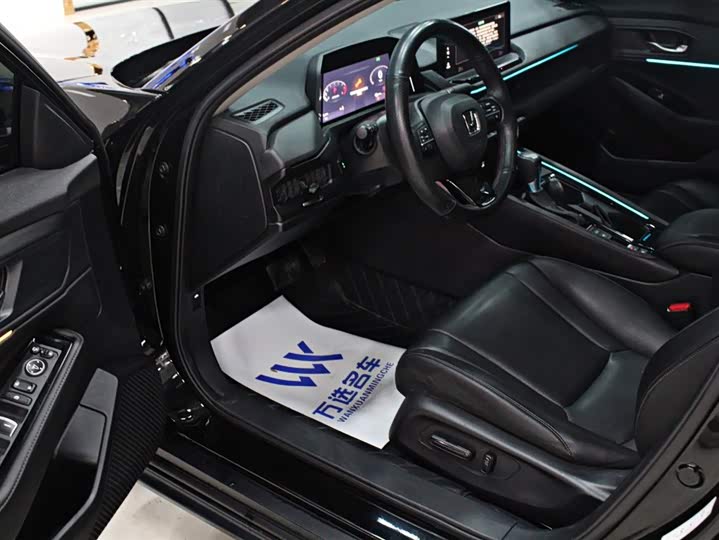 Фото 4 - Honda Accord