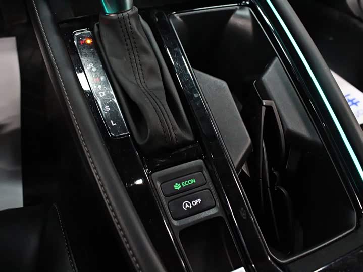 Фото 8 - Honda Accord