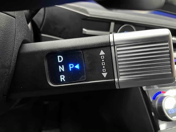 Фото 4 - Hyundai Santa Fe