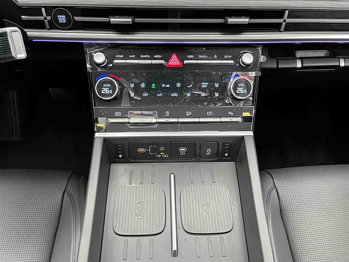 Фото 6 - Hyundai Santa Fe