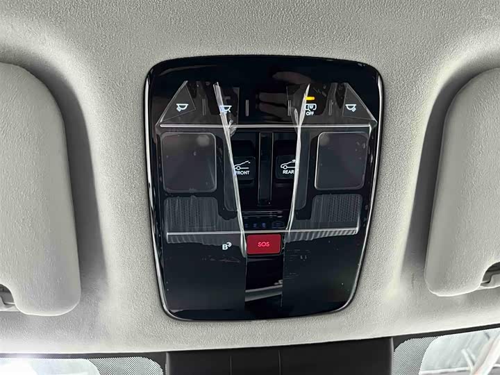 Фото 9 - Hyundai Santa Fe