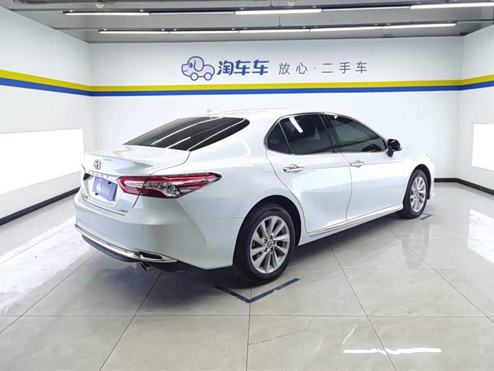 Фото 3 - Toyota Camry