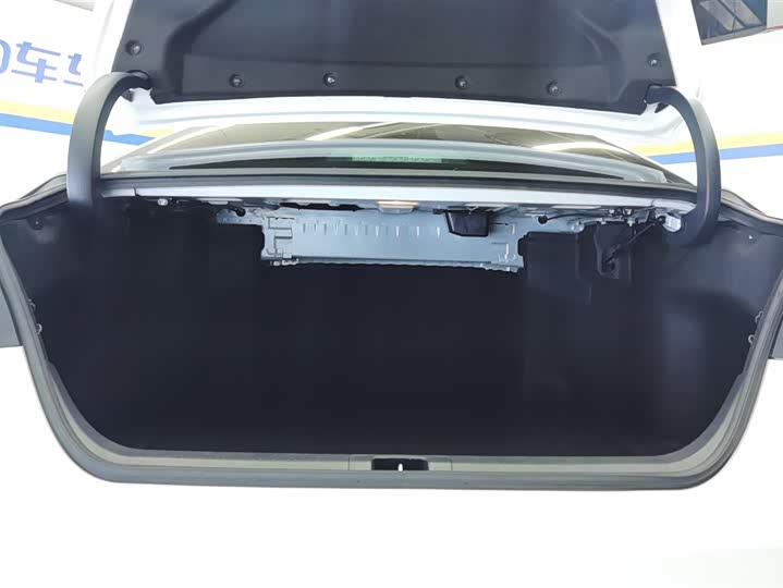 Фото 4 - Toyota Camry