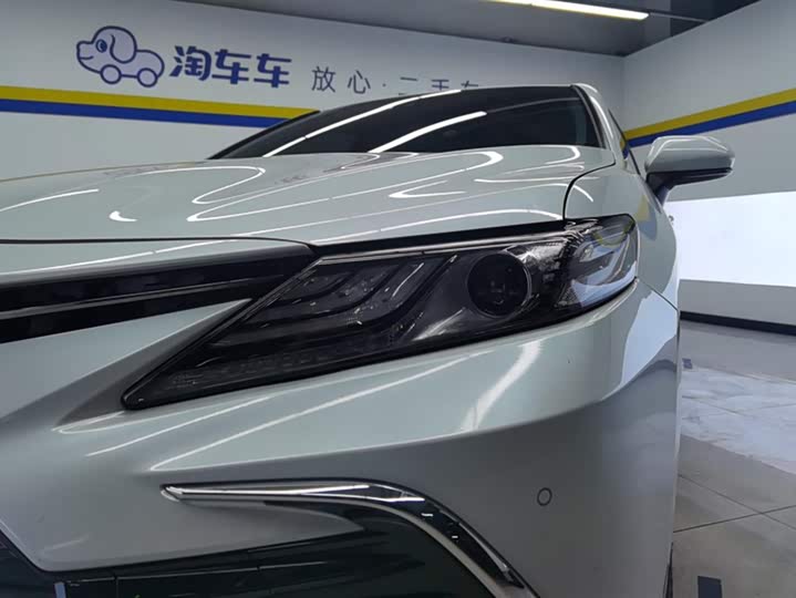 Фото 5 - Toyota Camry