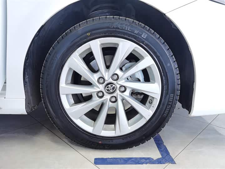 Фото 6 - Toyota Camry