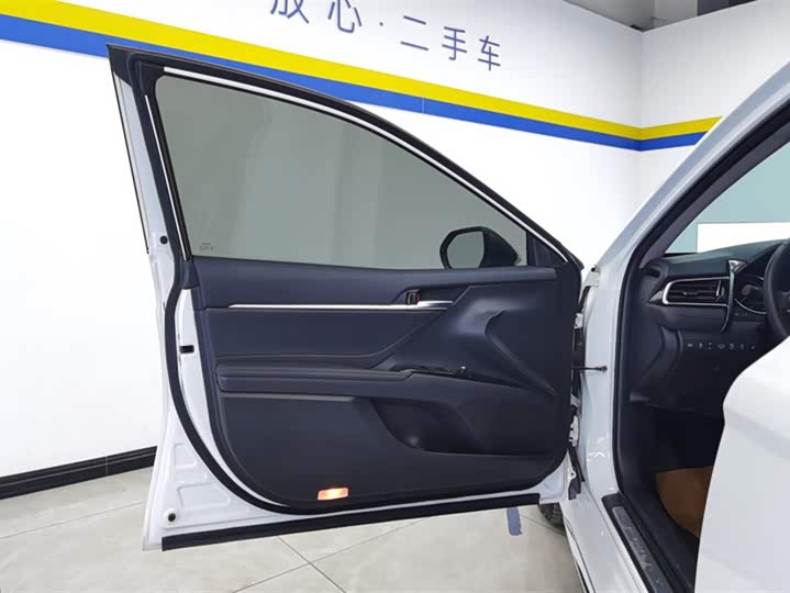 Фото 7 - Toyota Camry