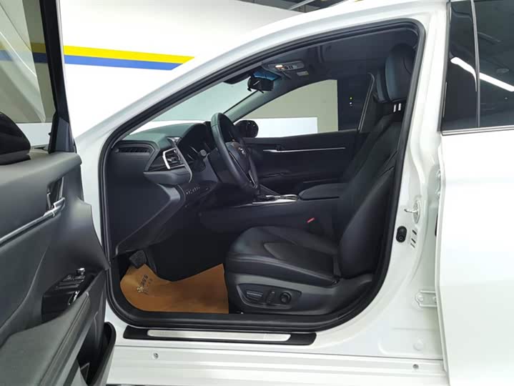 Фото 9 - Toyota Camry