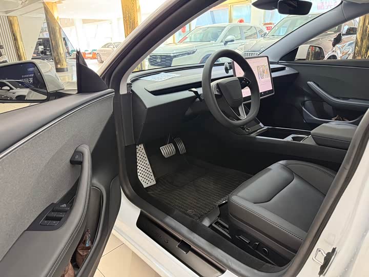 Фото 6 - Tesla Model 3