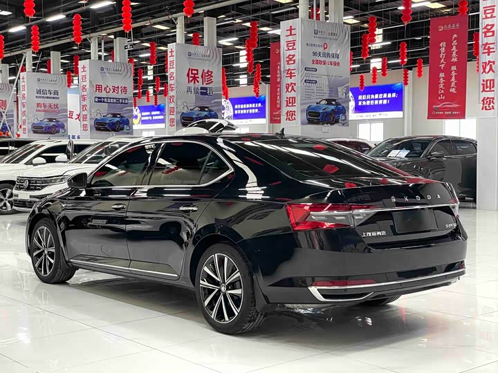 Фото 4 - Skoda Superb