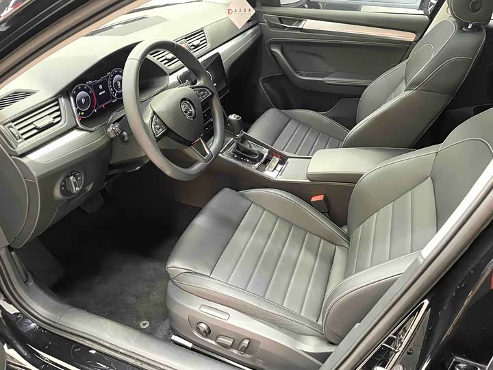 Фото 8 - Skoda Superb