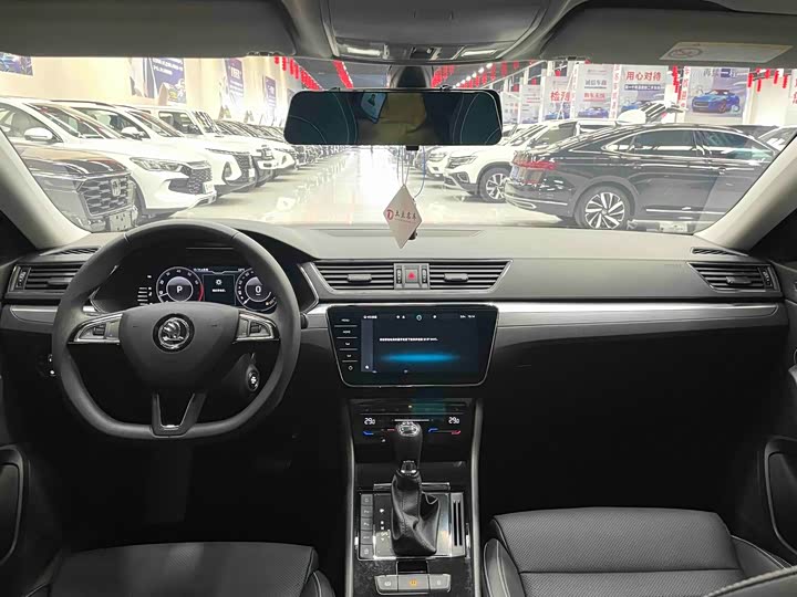 Фото 9 - Skoda Superb