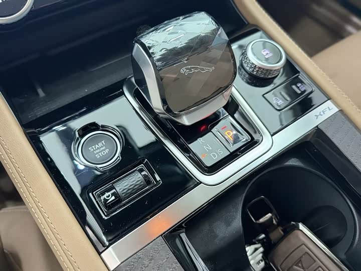 Фото 6 - Jaguar XF L