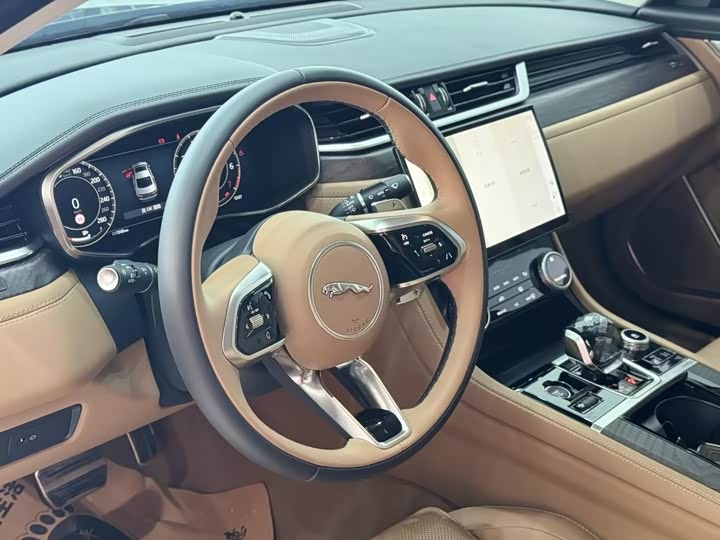 Фото 8 - Jaguar XF L