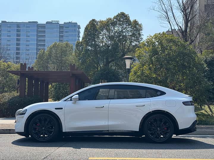 Фото 3 - Luxeed R7