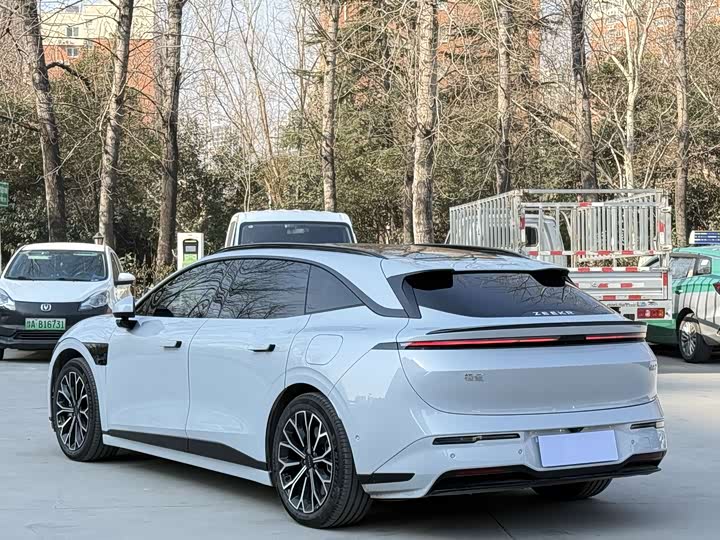 Фото 9 - Zeekr 007 GT