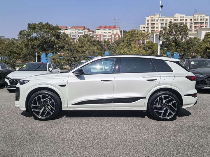 Фото 5 - Audi Q6L e-tron