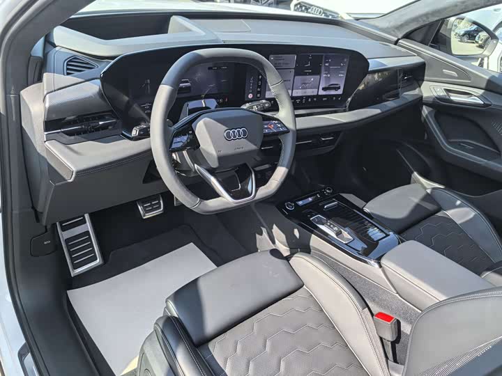 Фото 7 - Audi Q6L e-tron