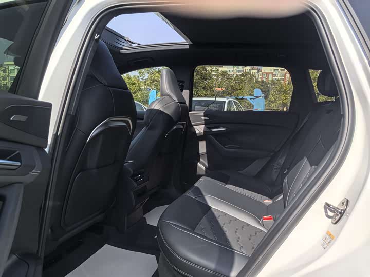 Фото 8 - Audi Q6L e-tron