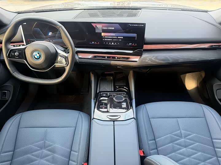 Фото 9 - BMW i5