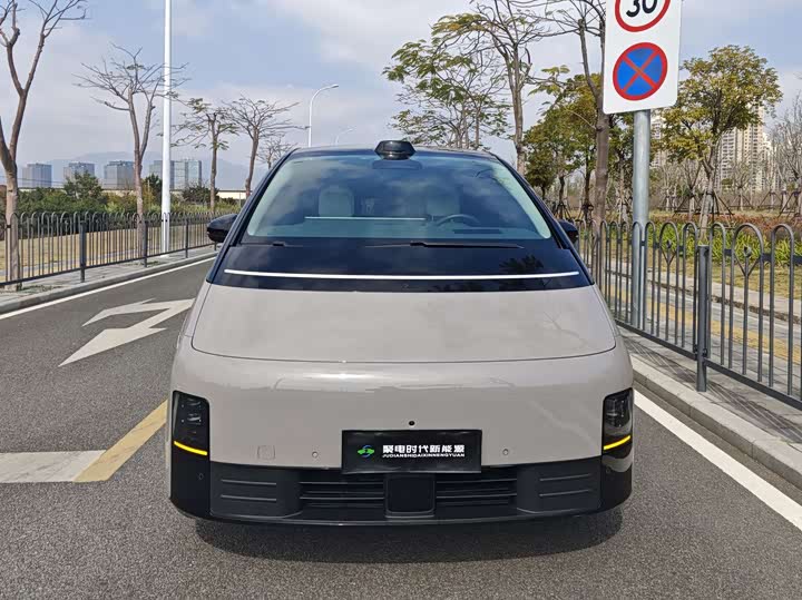 Фото 2 - LiXiang Mega