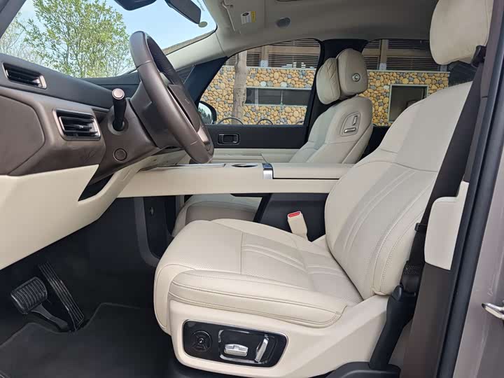 Фото 9 - LiXiang Mega