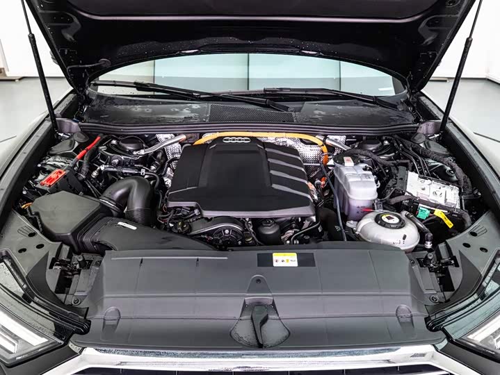 Фото 8 - Audi A6L Hybrid