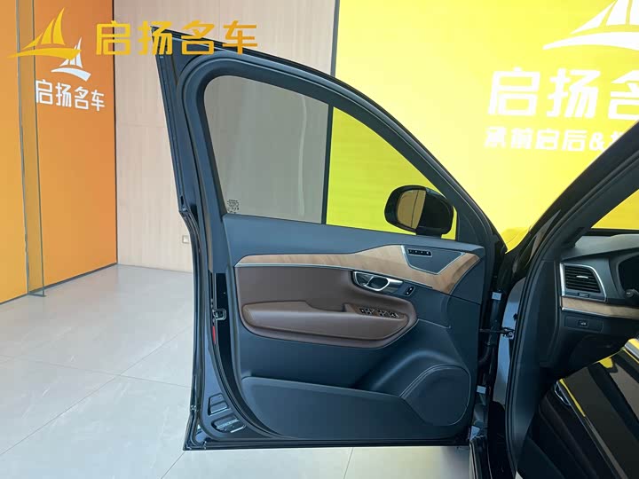 Фото 6 - Volvo XC90