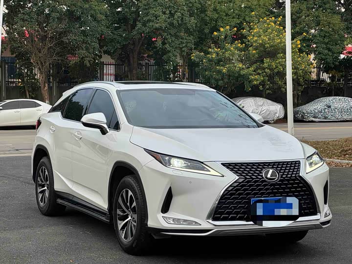 Фото 1 - Lexus RX