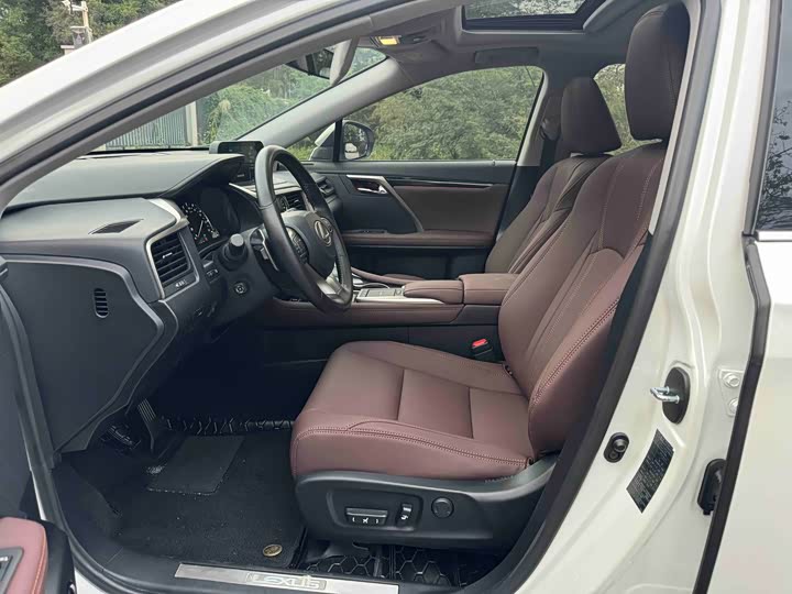 Фото 4 - Lexus RX