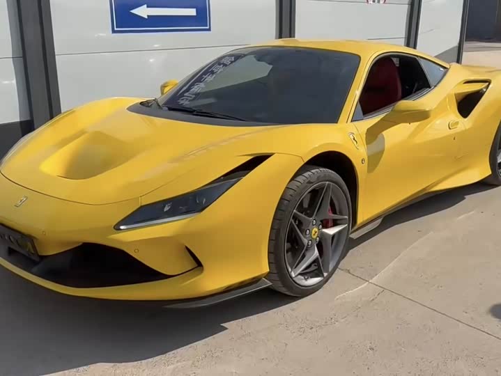 Photo 1 - Ferrari F8