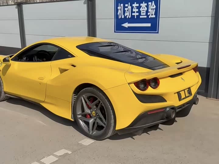 Photo 2 - Ferrari F8