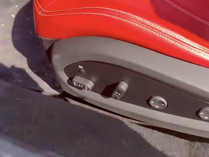 Photo 7 - Ferrari F8