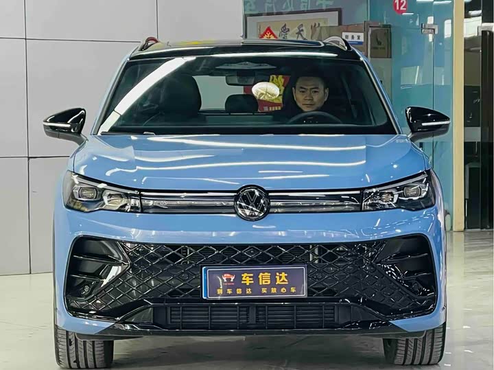 Фото 2 - Volkswagen Tiguan L Pro