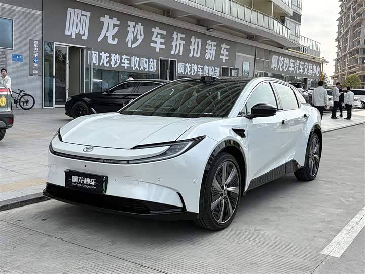 Фото 1 - Toyota bZ5