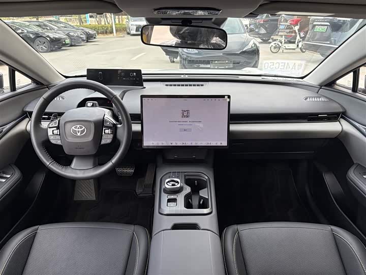 Фото 6 - Toyota bZ5