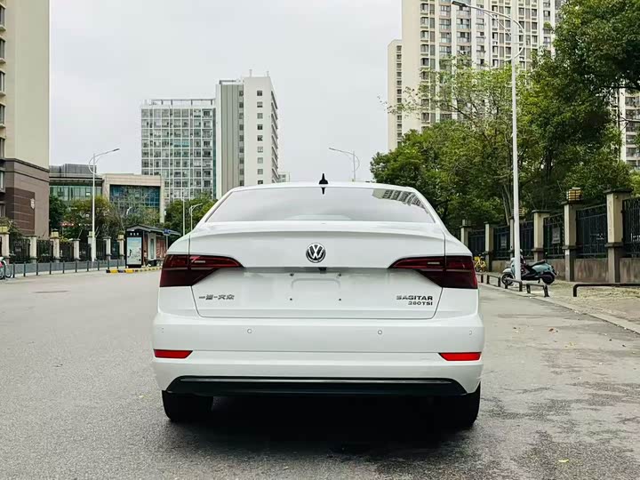 Фото 8 - Volkswagen Sagitar L