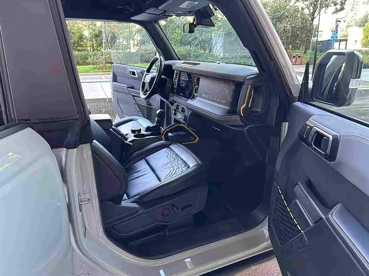 Фото 8 - Ford Bronco