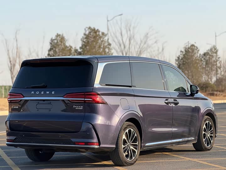 Фото 7 - Roewe iMax 8