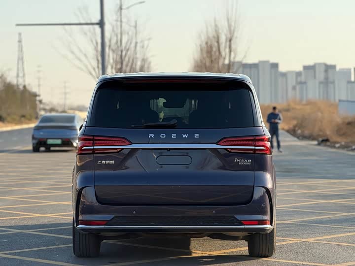 Фото 8 - Roewe iMax 8