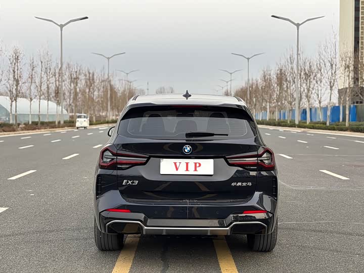 Фото 8 - BMW iX3