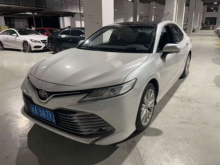 Фото 1 - Toyota Camry
