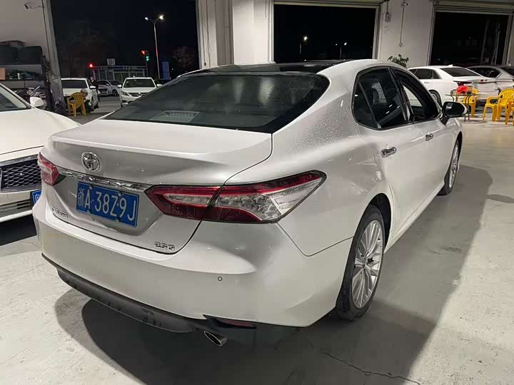 Фото 3 - Toyota Camry